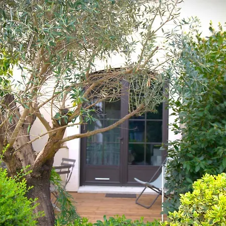 D'hôtes La Dupont D'avignon Couette-café *